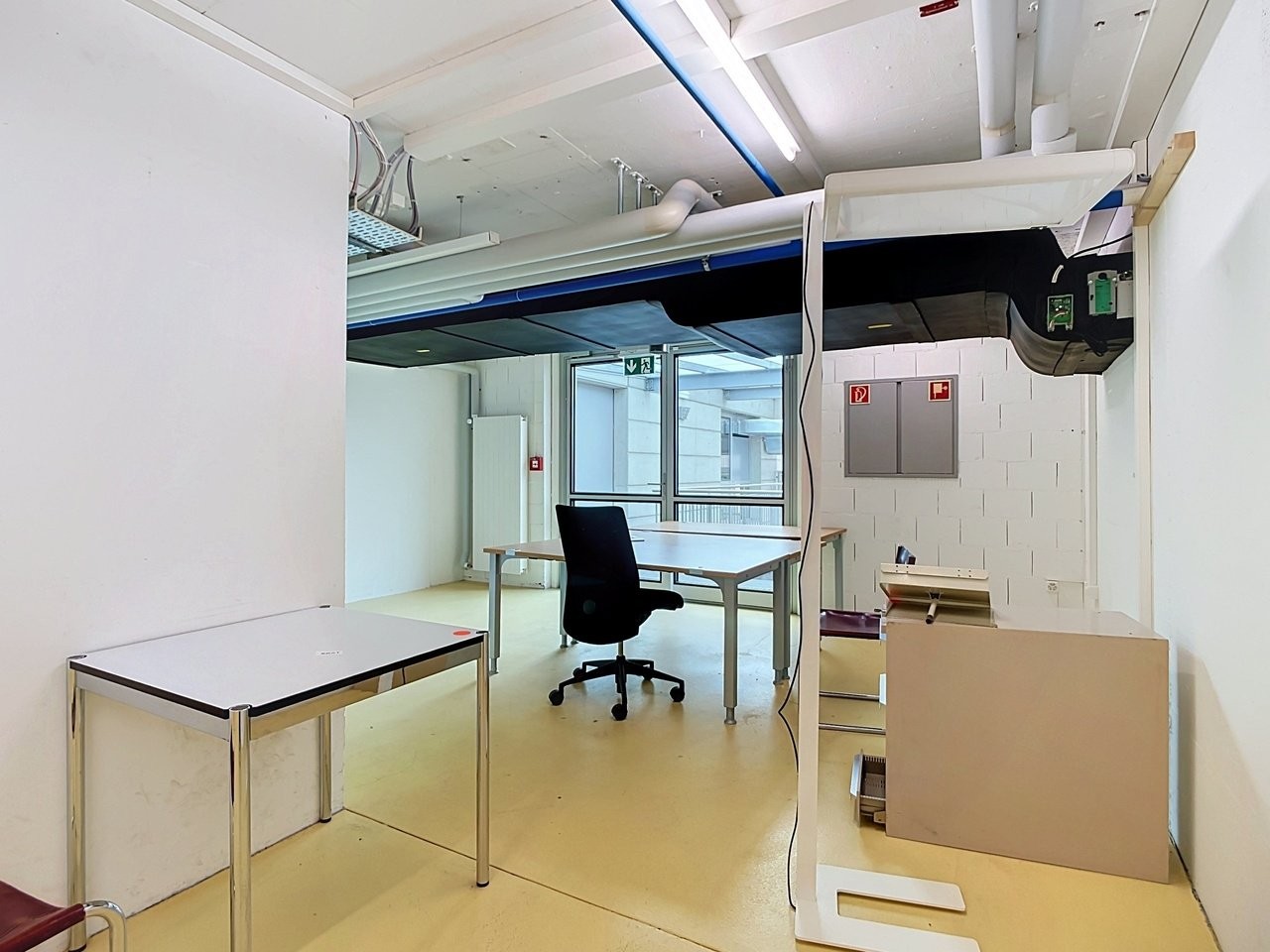 1130m² storage room