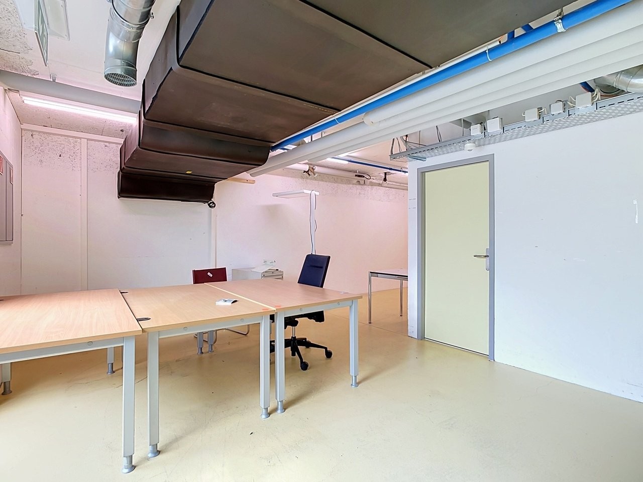 1130m² storage room