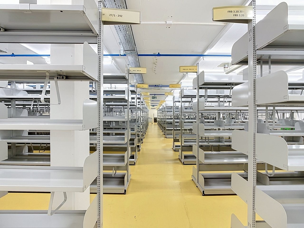 1130m² storage room