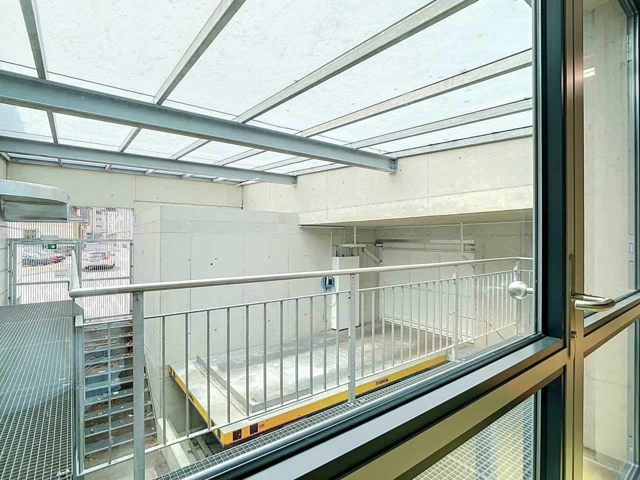 1130m² storage room