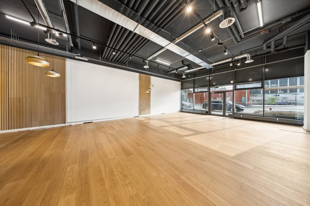 110m² office