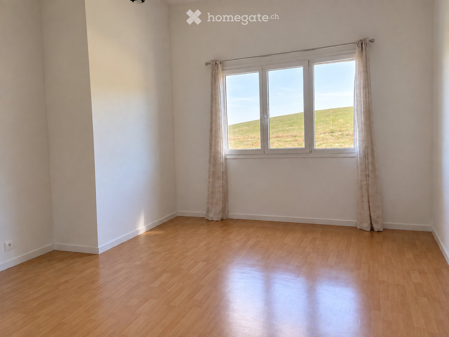 1-Zimmer-Wohnung
Studio zu vermieten 27 m² 800 CHF/Monat
Zu vermieten, Studio mit 27 m², funktional und hell.
Die Unterkunft umfasst einen Wohnraum, eine ausgestattete Küche sowie ein privates Badezimmer mit Dusche und WC.
Vollständig unabhängiges Studio, ideal für eine Einzelperson oder ein junges , Foto 1 von 2