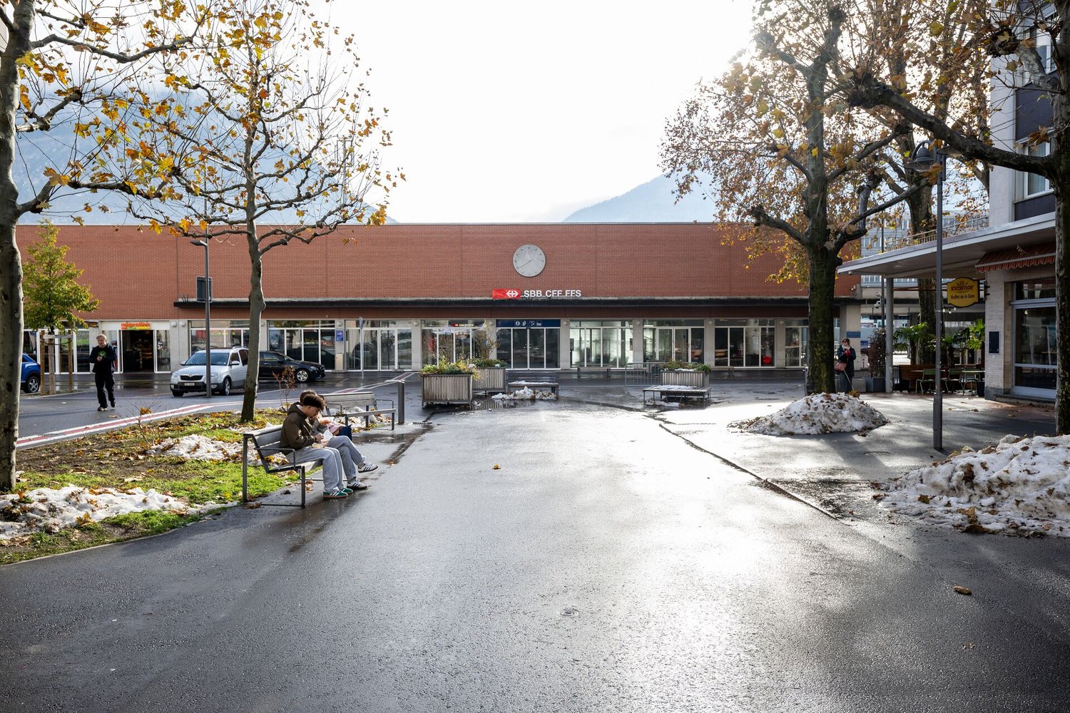 99m² commercial