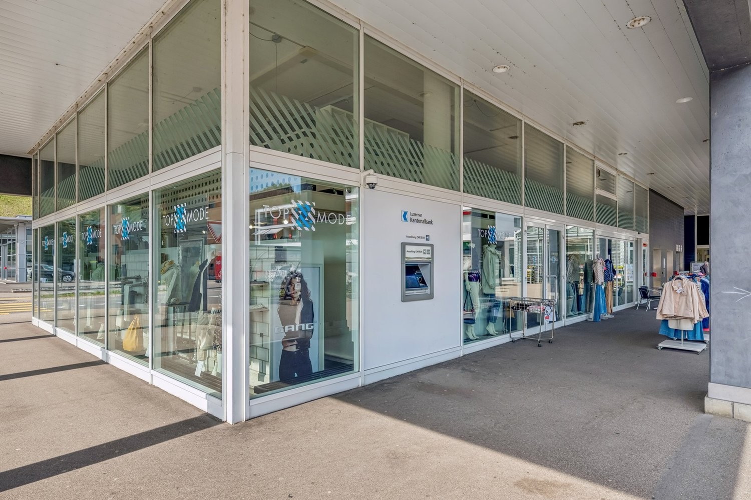 279m² shop, Foto 1 von 9