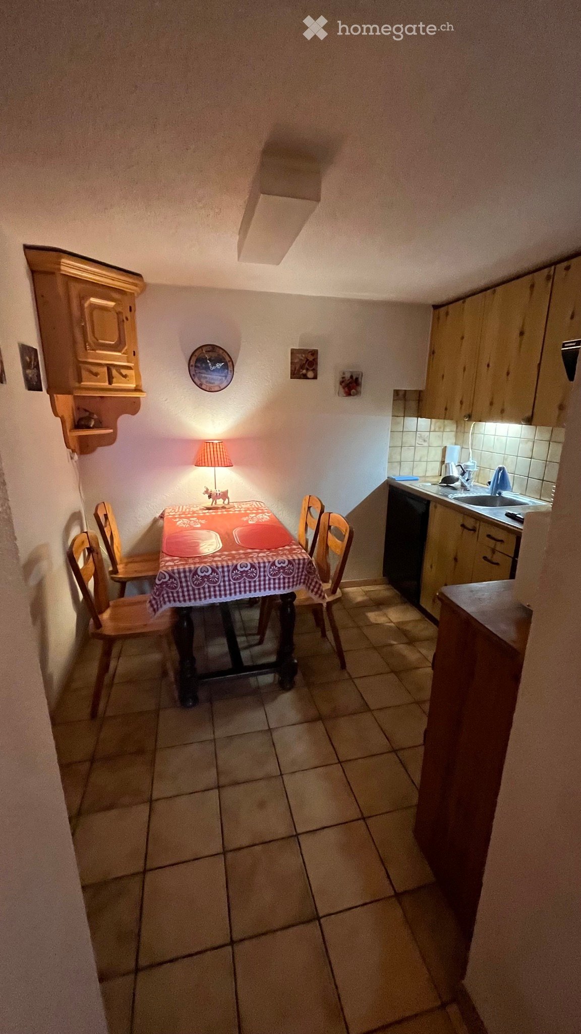 2-Zimmer-Wohnung
Zu vermieten zur Jahresmiete in Isérables, 2-Zimmer-Wohnung im Dorfzentrum.
Chf 700./ monatlich + Nebenkosten
Anrufen unter 078 620 43 28, Foto 2 von 4