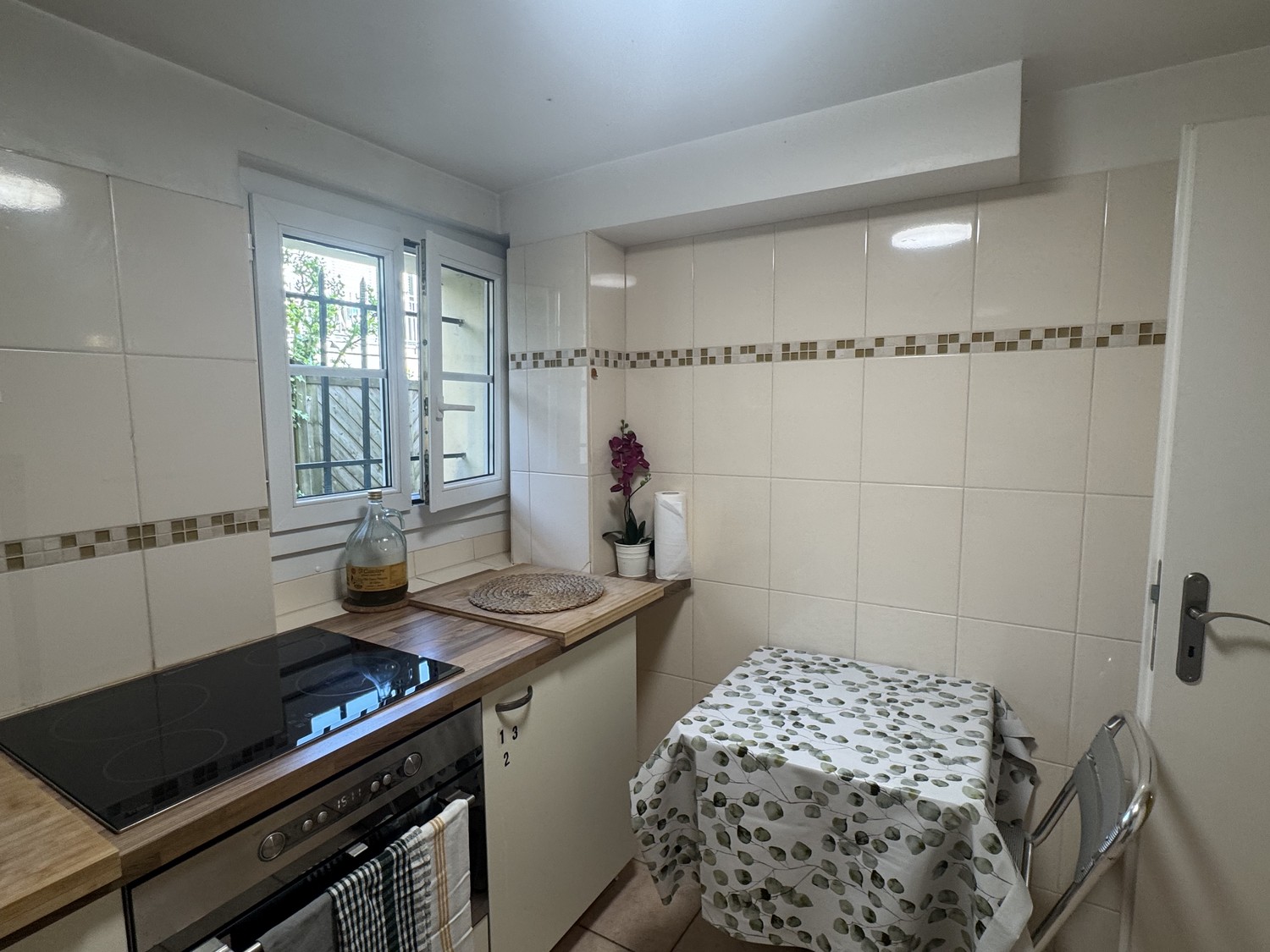 Chambre dans une colocation

Cette chambre est parfaite pour un étudiant ! Toutes les charges sont incluses. Elle est libre pour le 1 September . Non-fumeurs. Entièrement meublée.