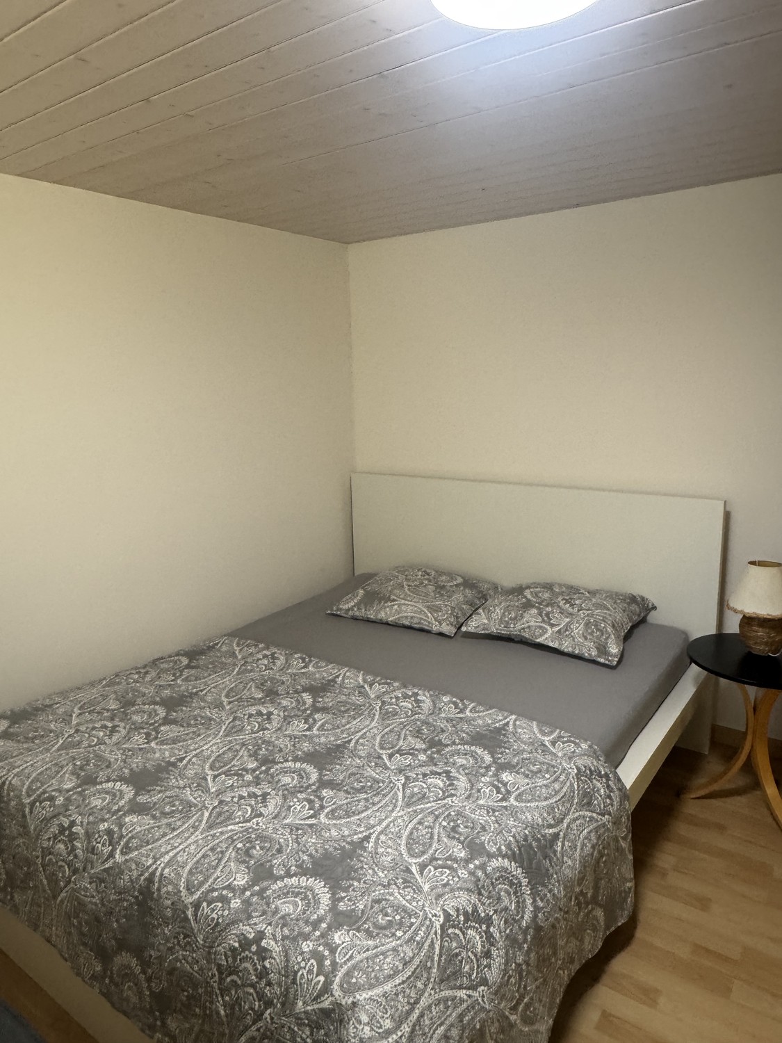 Chambre dans une colocation

Cette chambre est parfaite pour un étudiant ! Toutes les charges sont incluses. Elle est libre pour le 1 September . Non-fumeurs. Entièrement meublée.