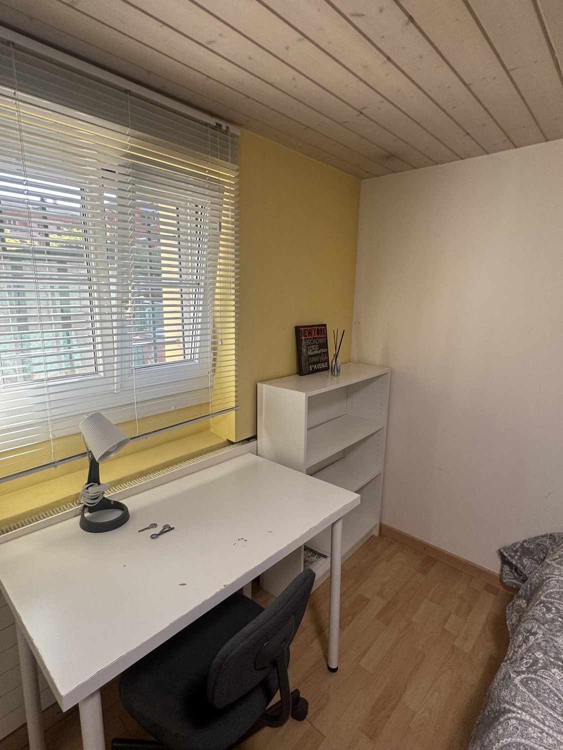 Chambre dans une colocation

Cette chambre est parfaite pour un étudiant ! Toutes les charges sont incluses. Elle est libre pour le 1 September . Non-fumeurs. Entièrement meublée.