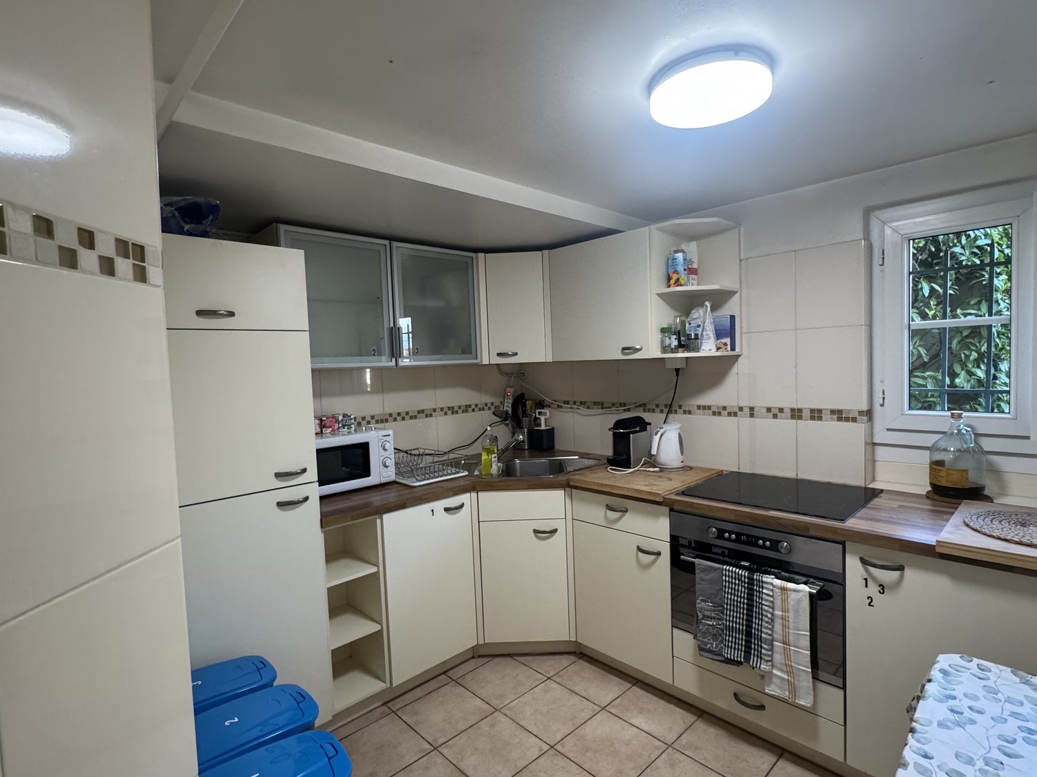Chambre dans une colocation

Cette chambre est parfaite pour un étudiant ! Toutes les charges sont incluses. Elle est libre pour le 1 September . Non-fumeurs. Entièrement meublée.