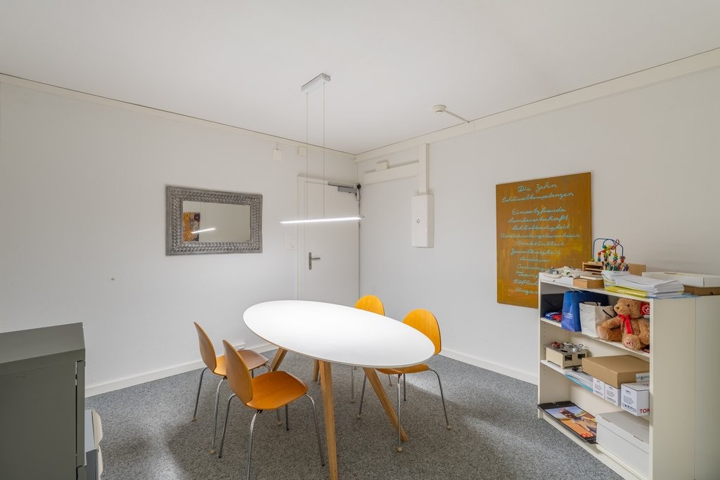 65m² office