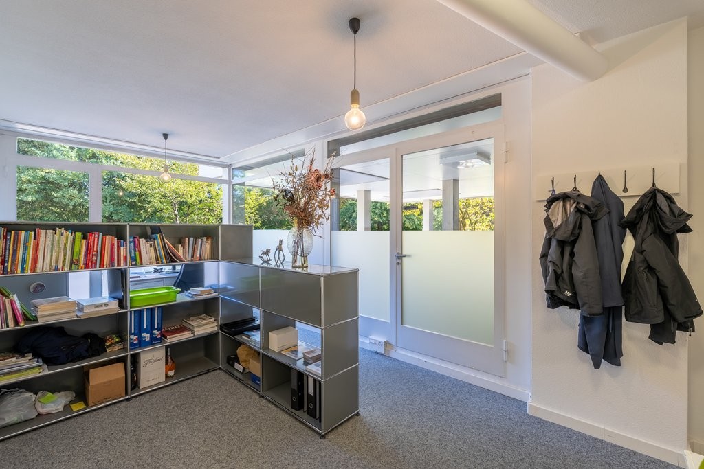 65m² office