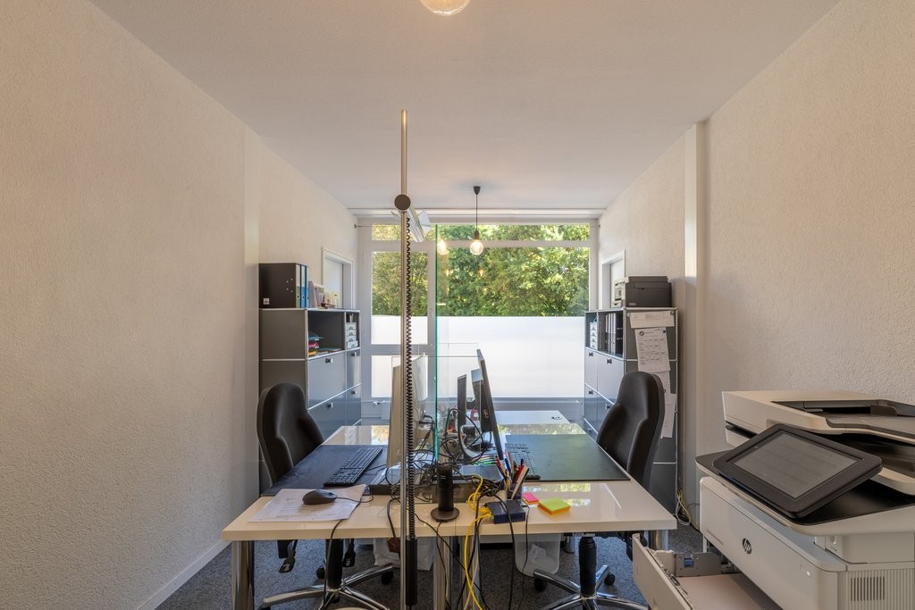 65m² office