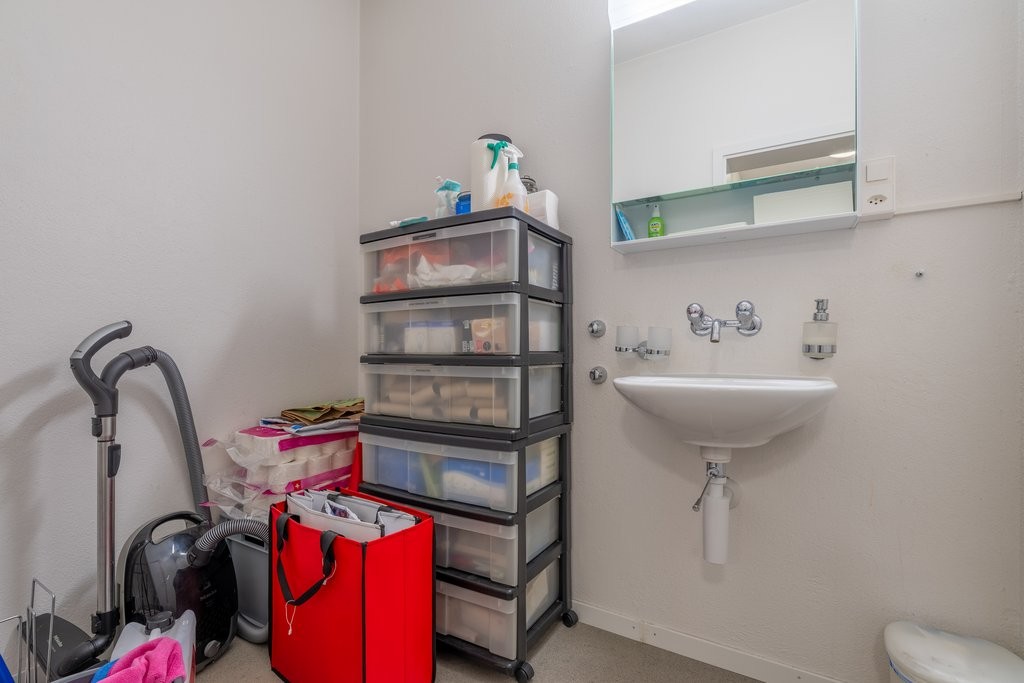 65m² office