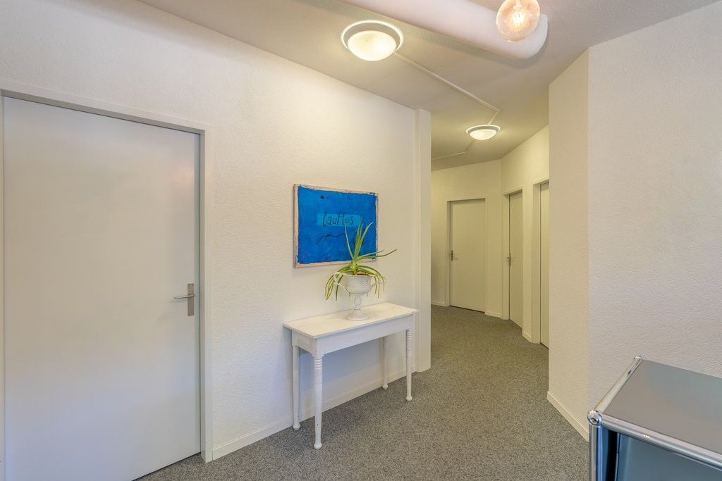 65m² office