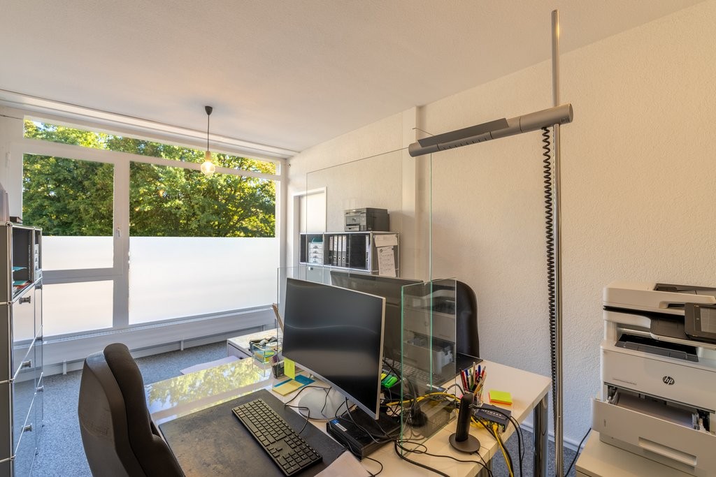 65m² office