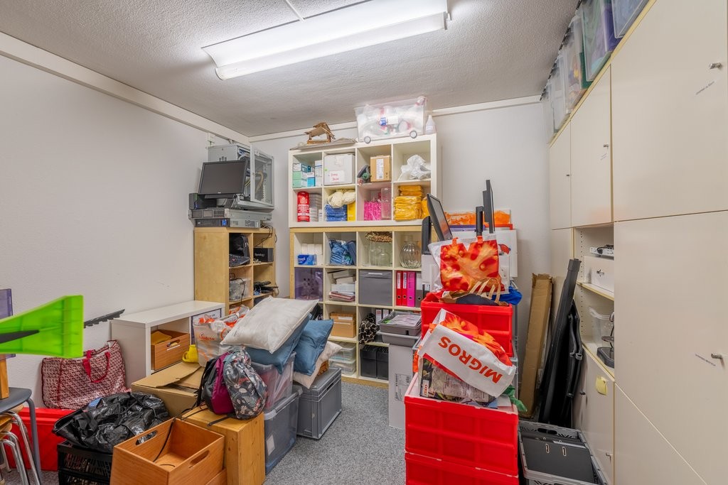 65m² office