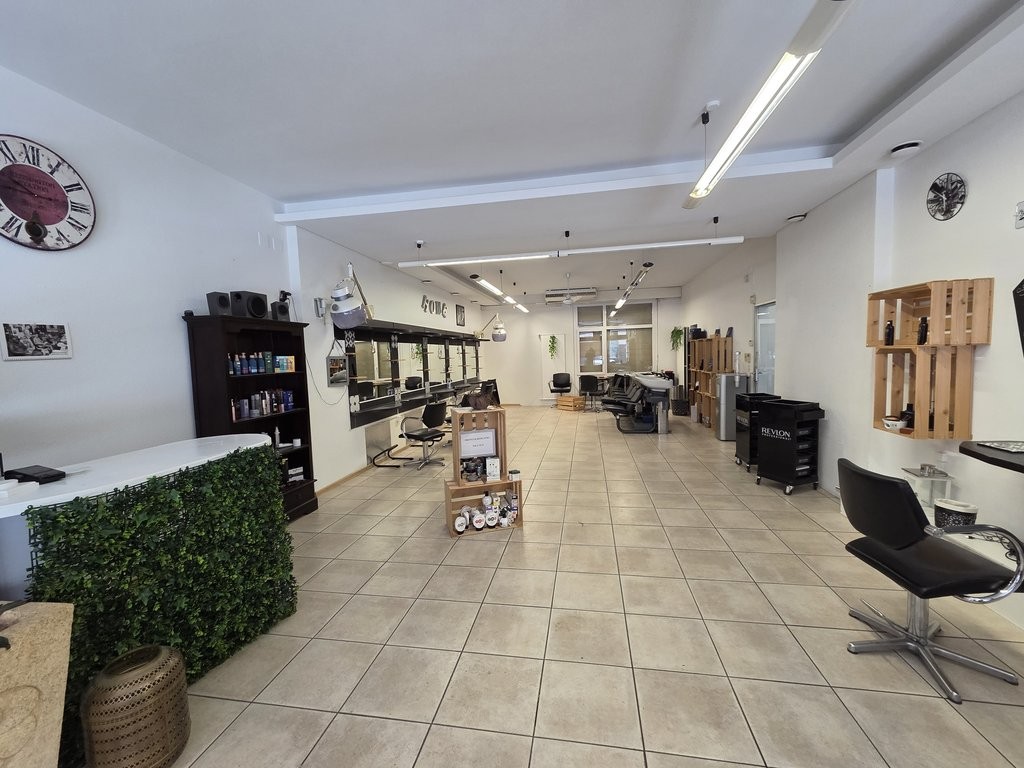 75m² commercial
