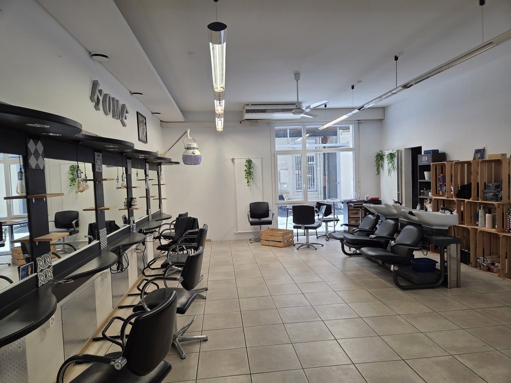 75m² commercial