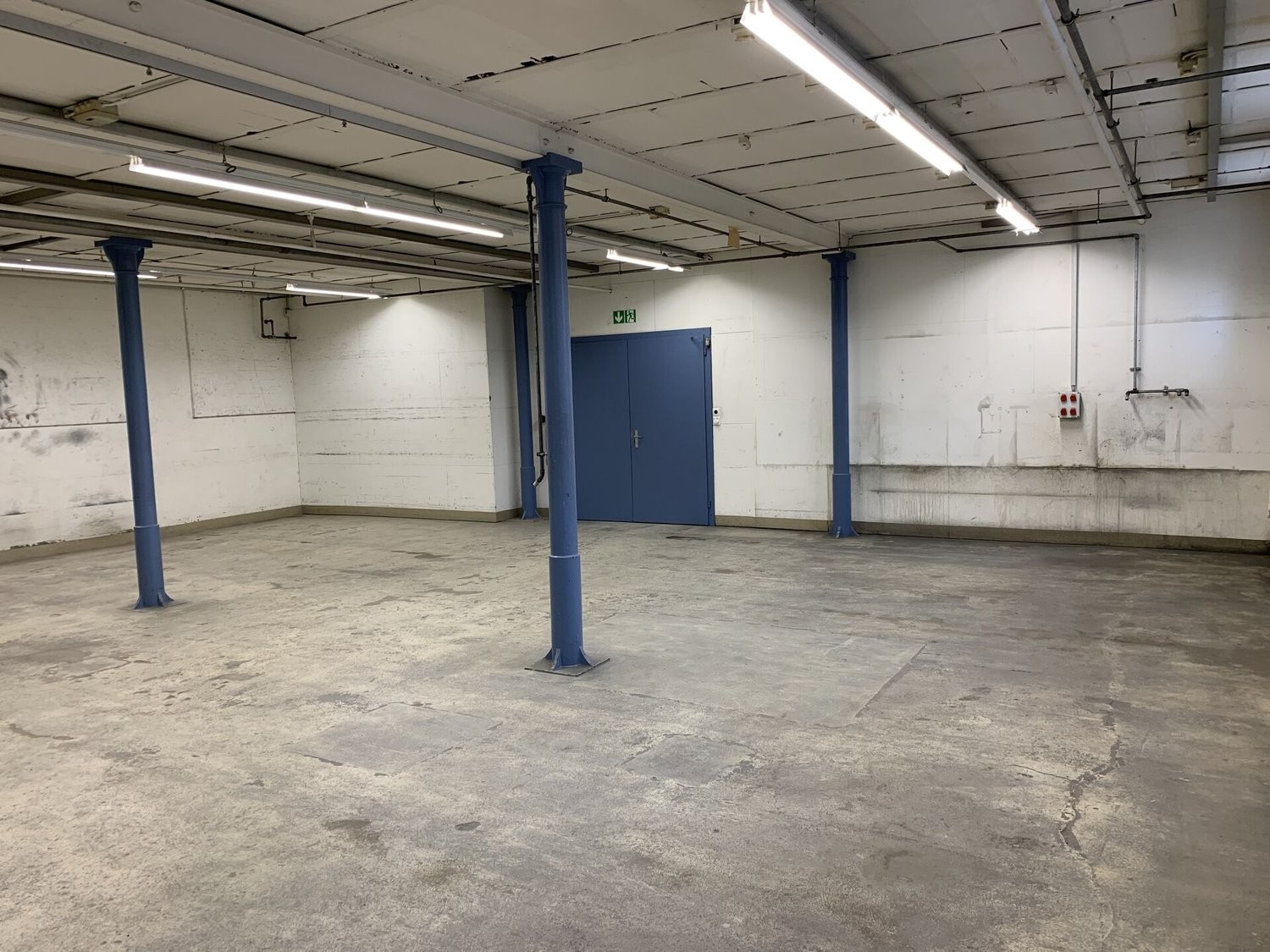 210m² commercial