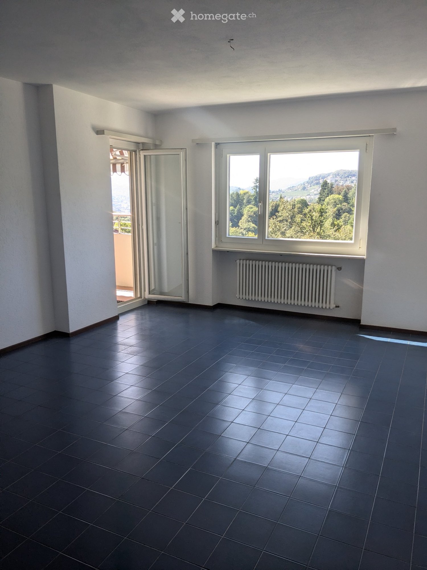 2 ½ Zimmer Wohnung
Zu vermieten: 2.5-Zimmer-Wohnung in Davesco - ein Zimmer, Wohnzimmer, separate Küche und Bad.
Nettomiete monatlich CHF 1'100.--
Nebenkosten CHF 150.--
Garage CHF 150.--
Für Informationen rufen Sie von Montag bis Freitag während der Bürozeiten die 091 923 11 56 an., Foto 3 von 5
