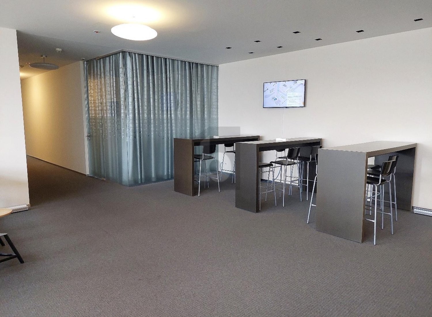 250m² office
