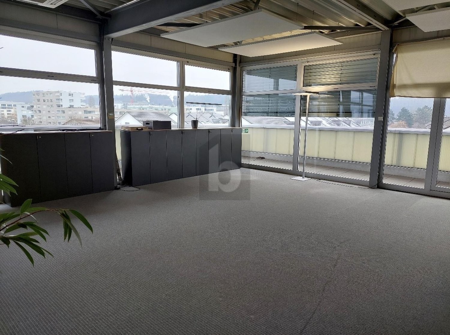 250m² office