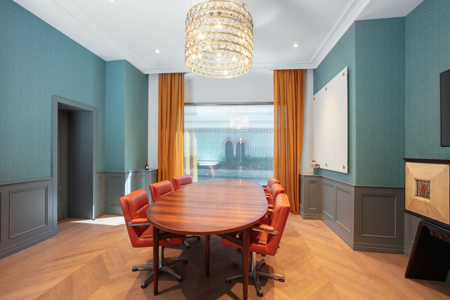 60m² office