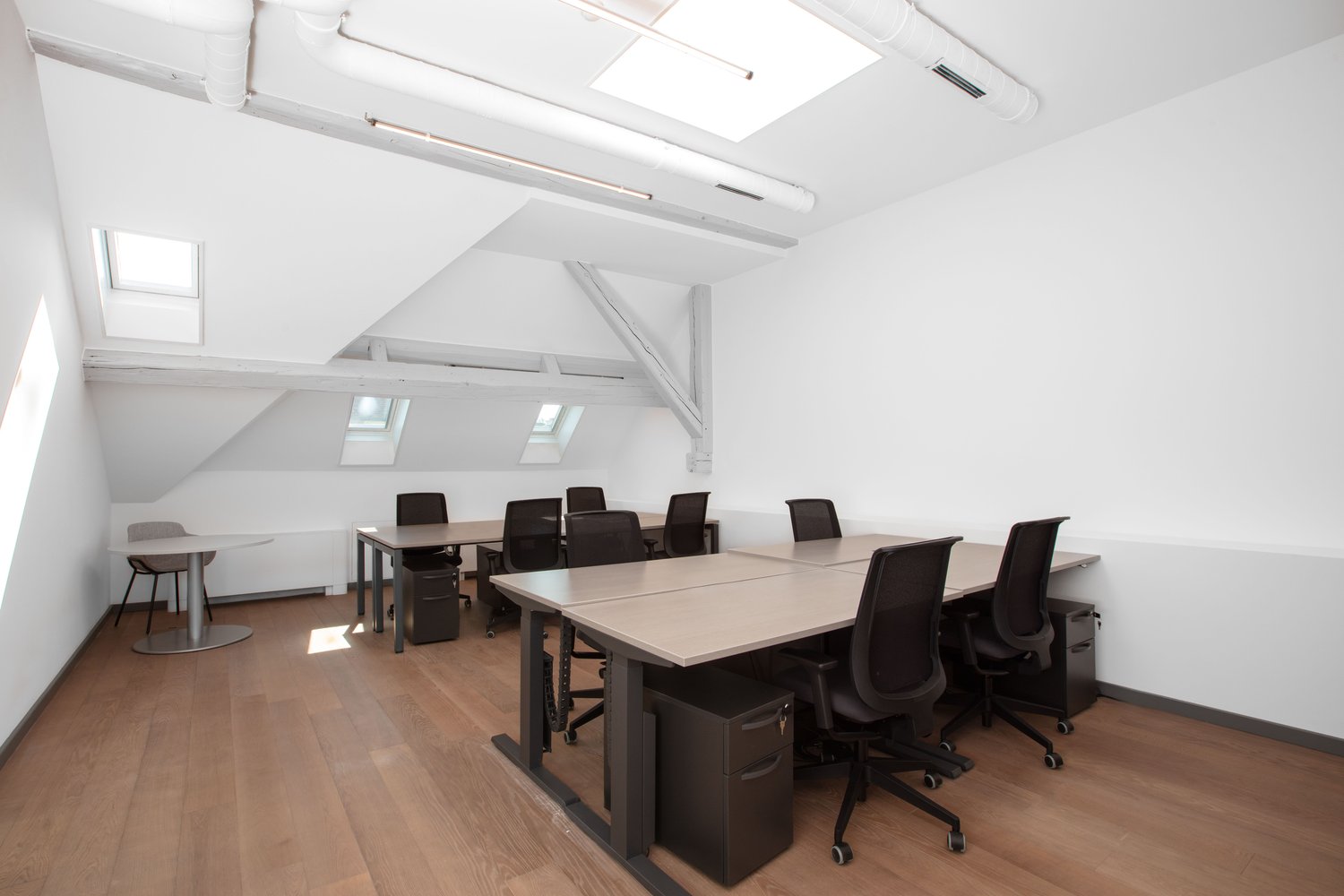 60m² office