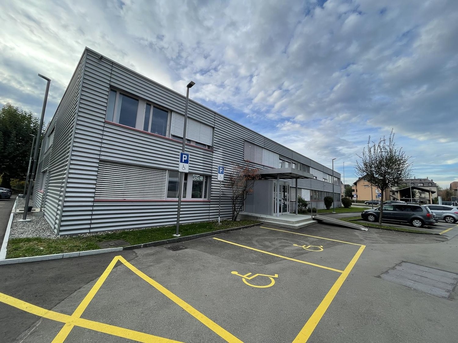 200m² office