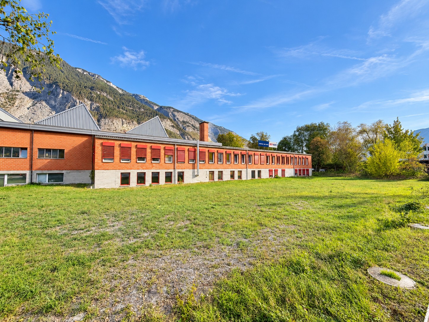 520m² storage room