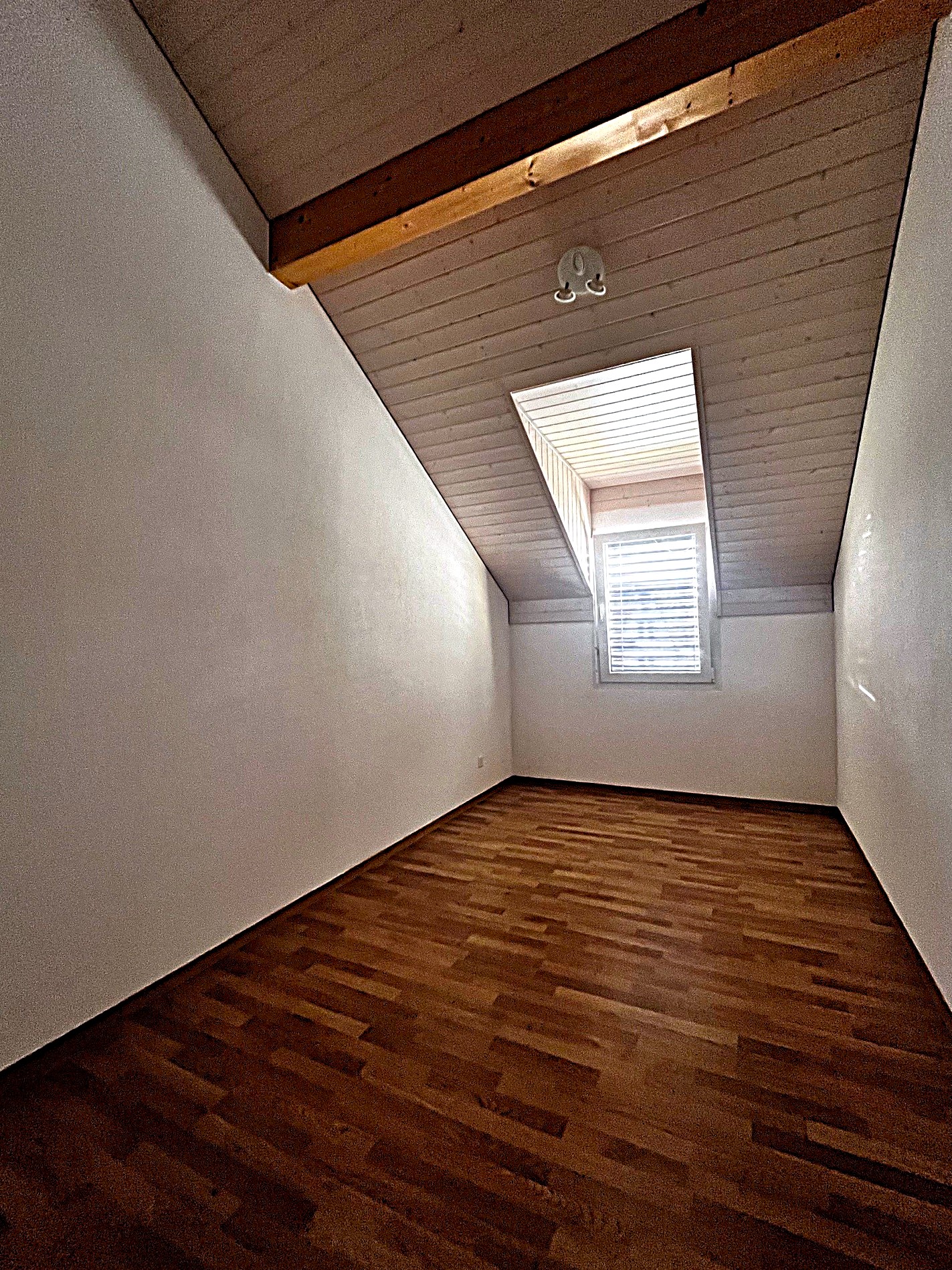 3 ½ Zimmer Dachwohnung, Foto 4 von 9