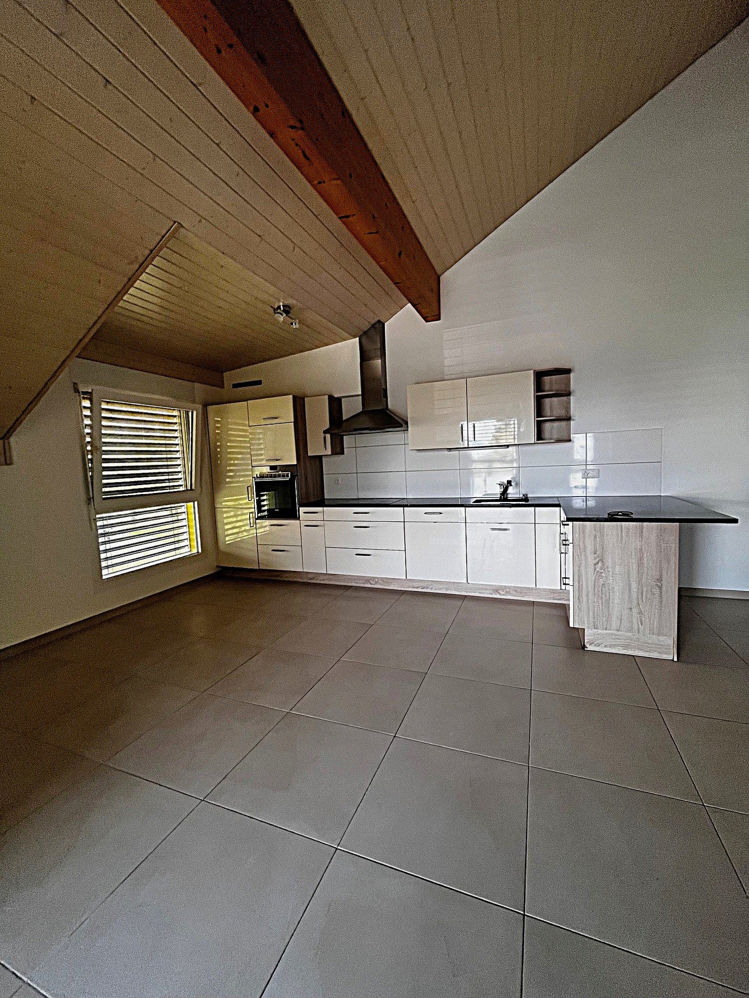3 ½ Zimmer Dachwohnung, Foto 2 von 9