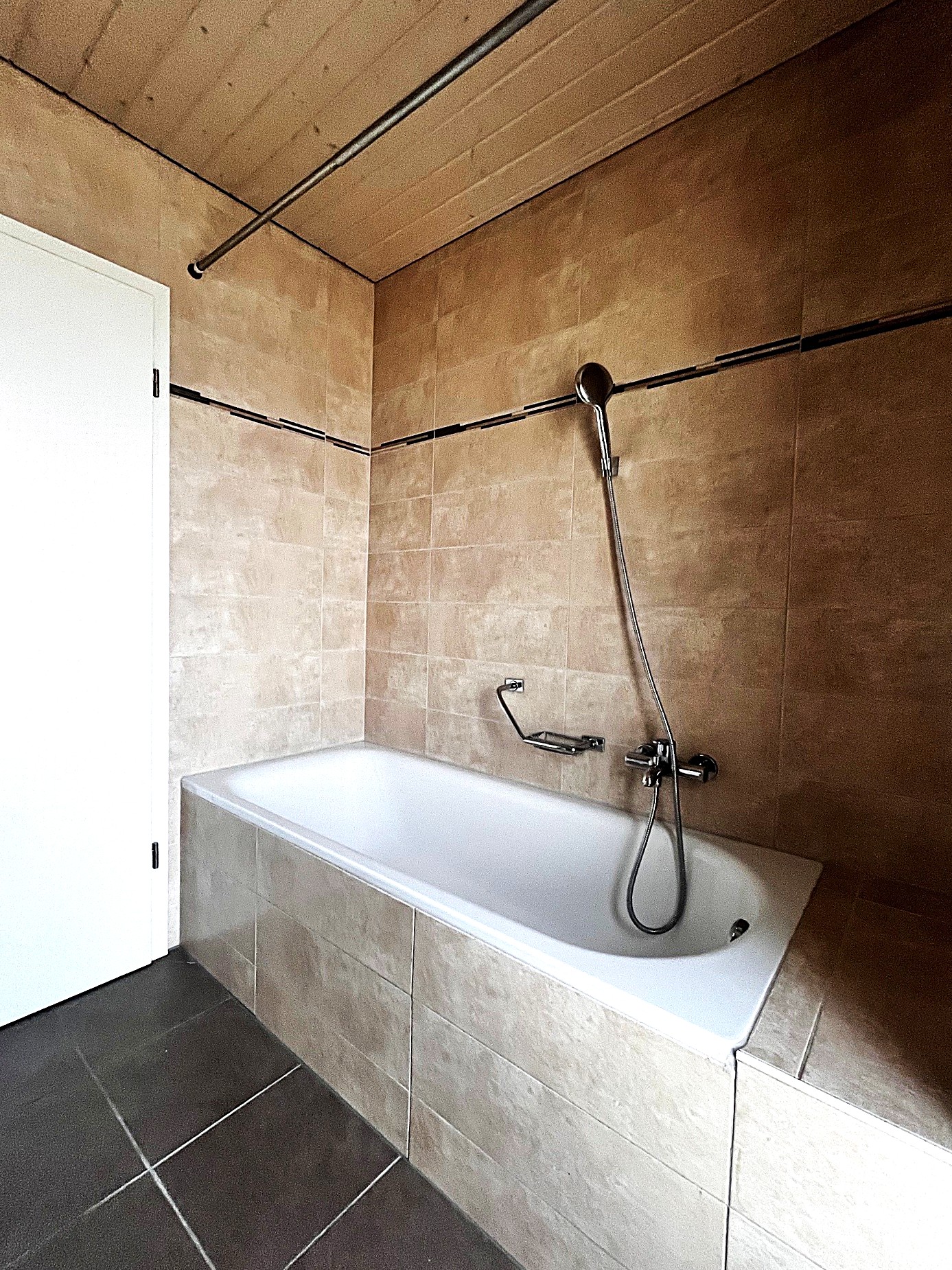 3 ½ Zimmer Dachwohnung, Foto 7 von 9