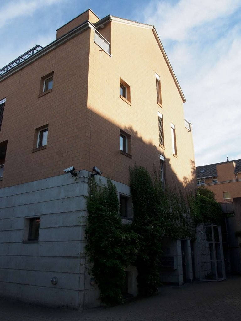 95m² storage room