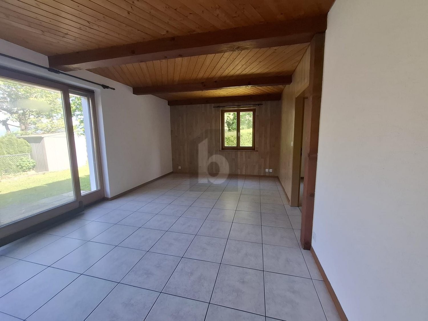 10-Zimmer-Einfamilienhaus