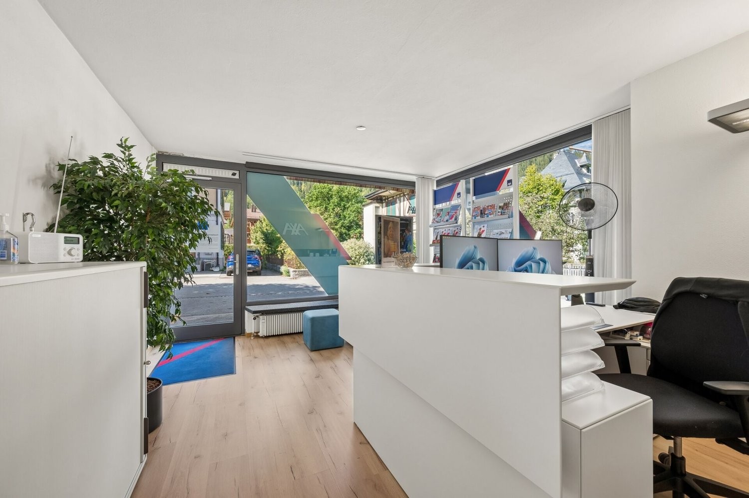 294m² living / commercial building