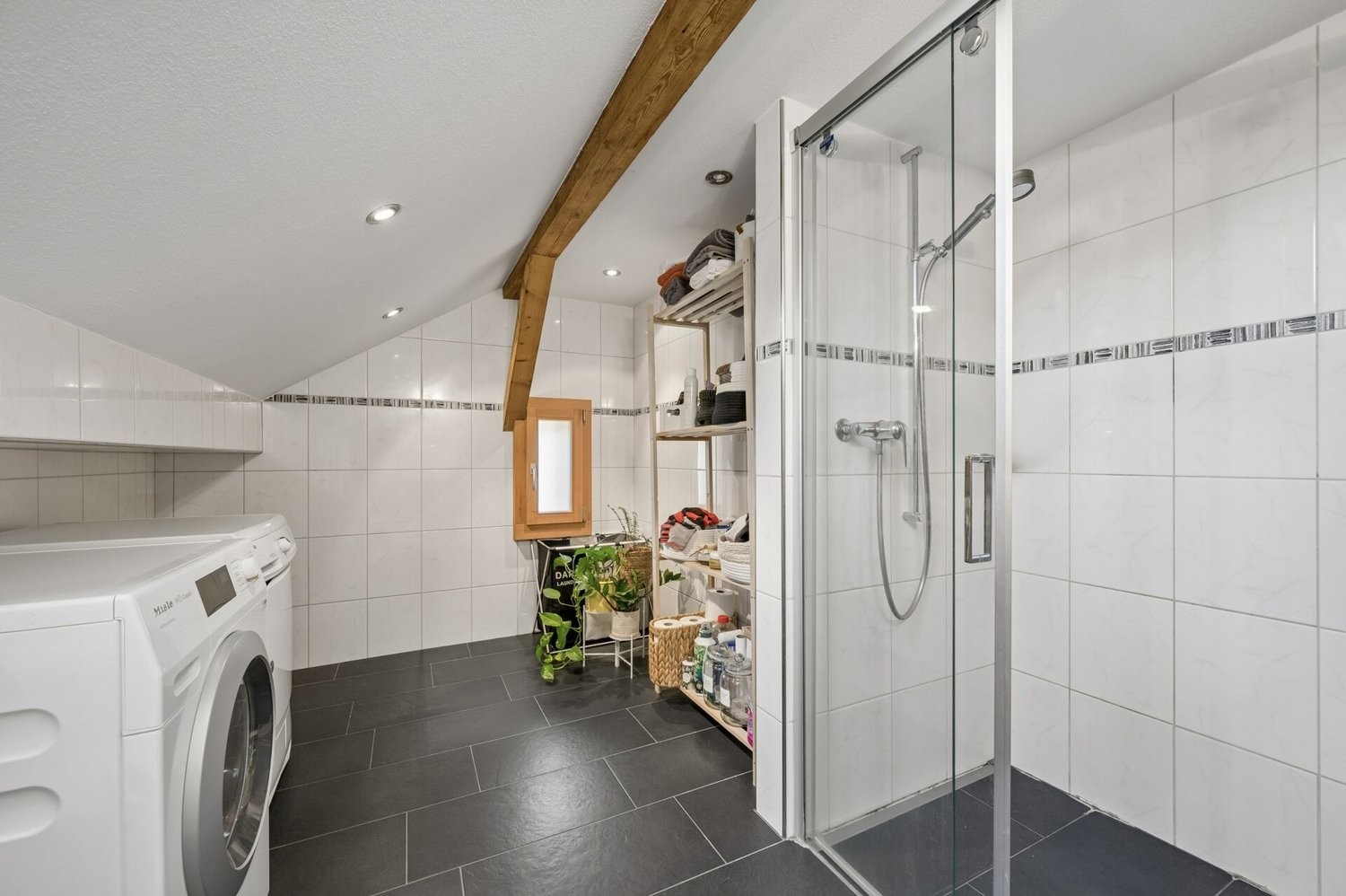 294m² living / commercial building