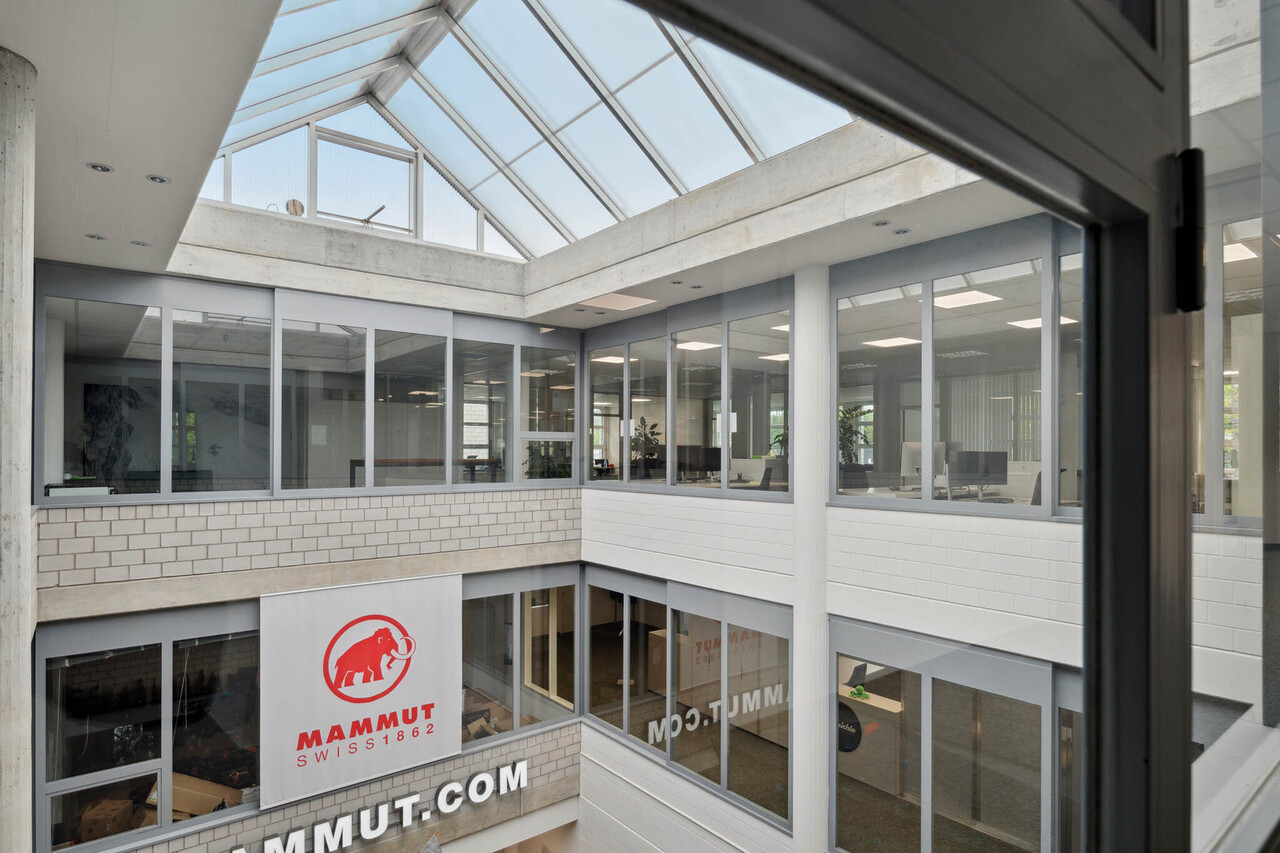 870m² commercial