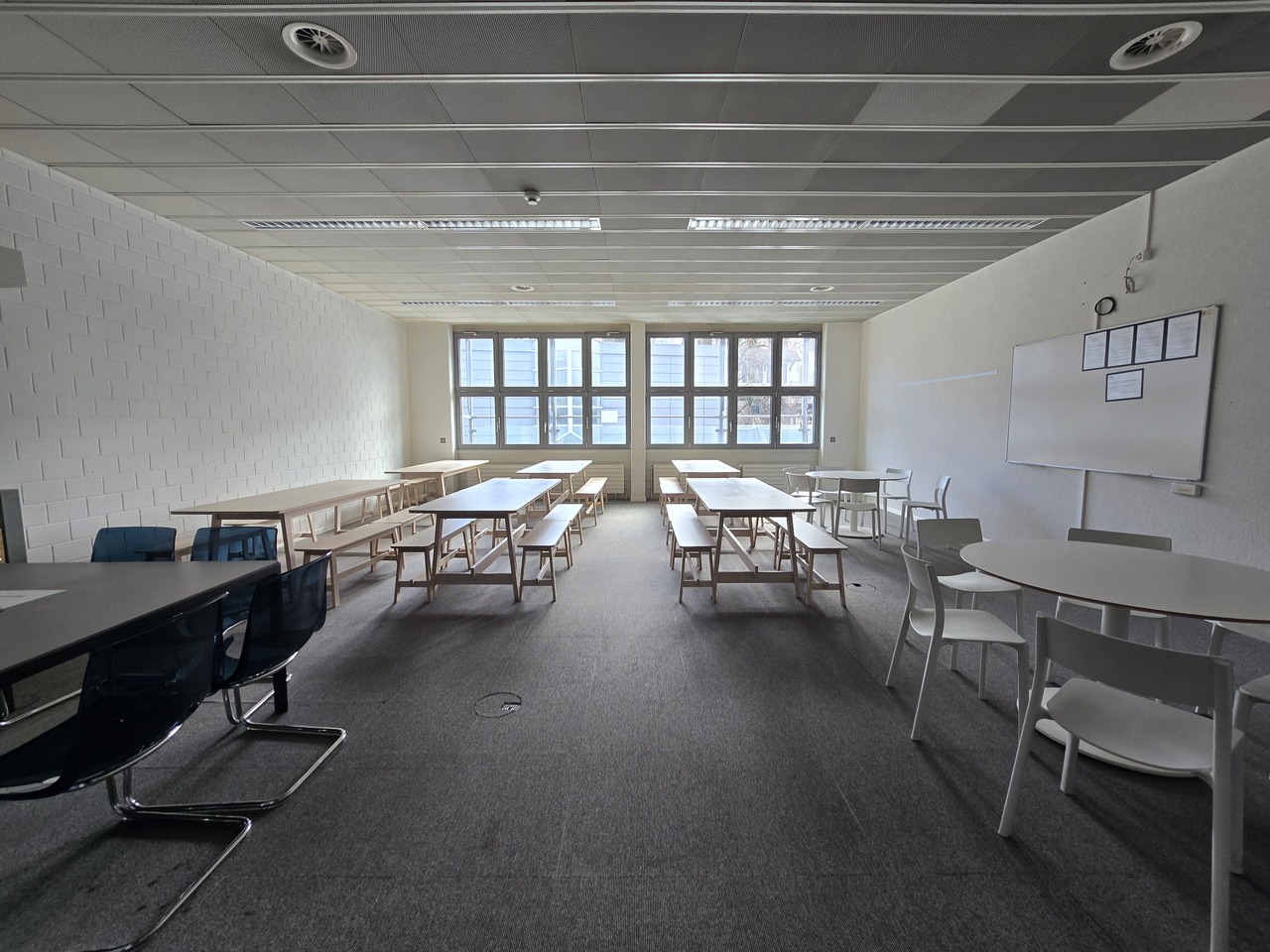 418m² office