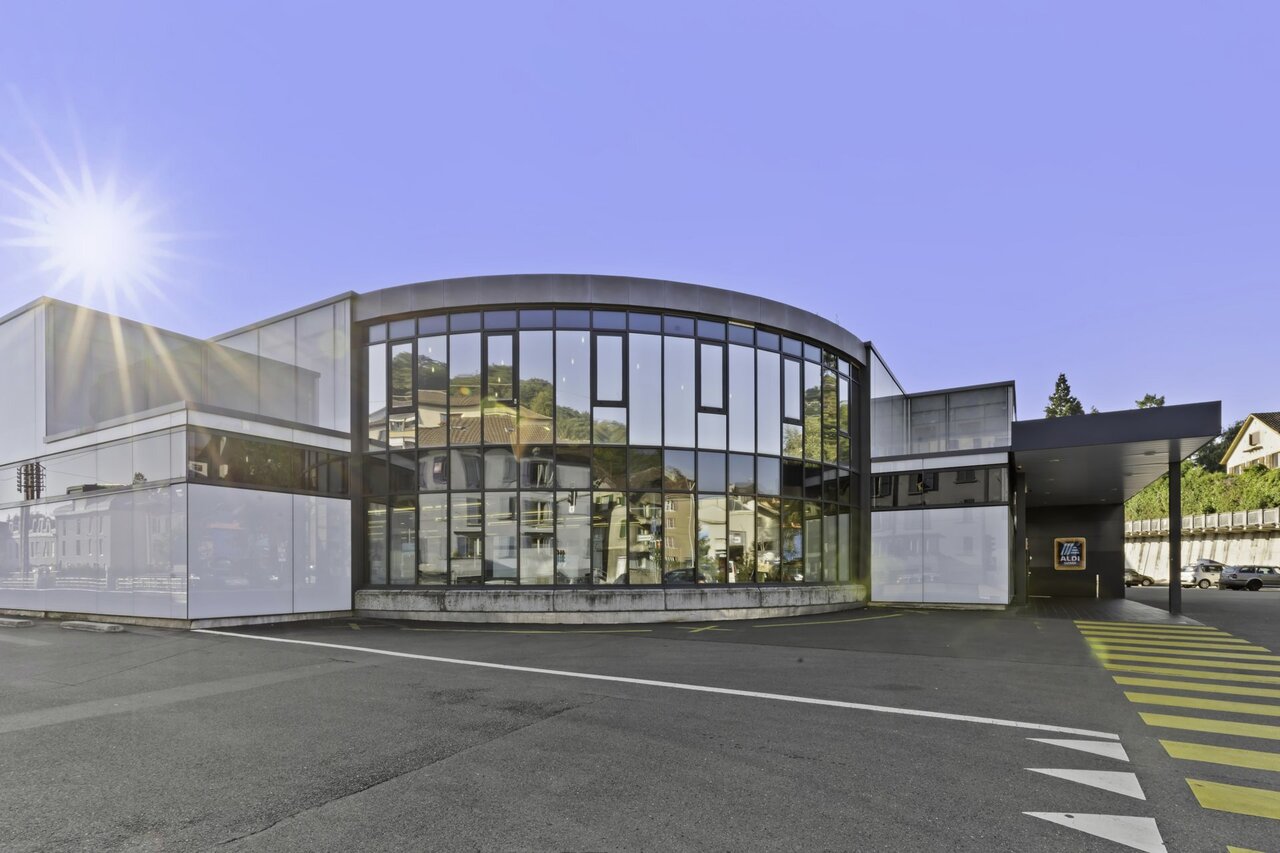 418m² office