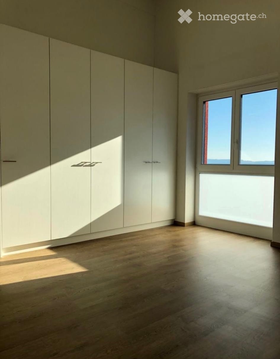 4-Zimmer-Wohnung
Zu übernehmen: Wunderschöne 4,5-Zimmer-Wohnung mit Seesicht in Neuchâtel
Wir suchen Nachmieter für unsere helle 4,5-Zimmer-Wohnung an der rue de lÉvole 69 in Neuchâtel.
Verfügbar ab dem 1. November 2026 oder nach Vereinbarung
Diese schöne Duplex-Wohnung bietet sehr schöne Raumvo, Foto 4 von 5