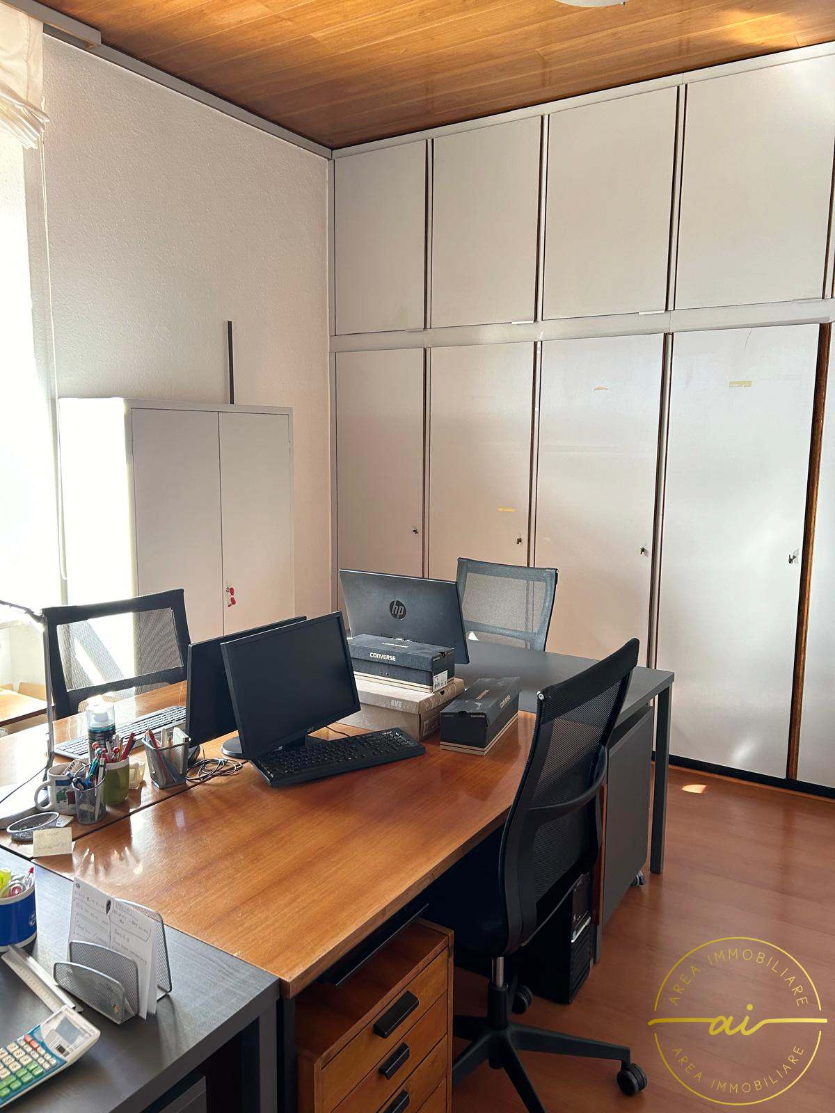 170m² office