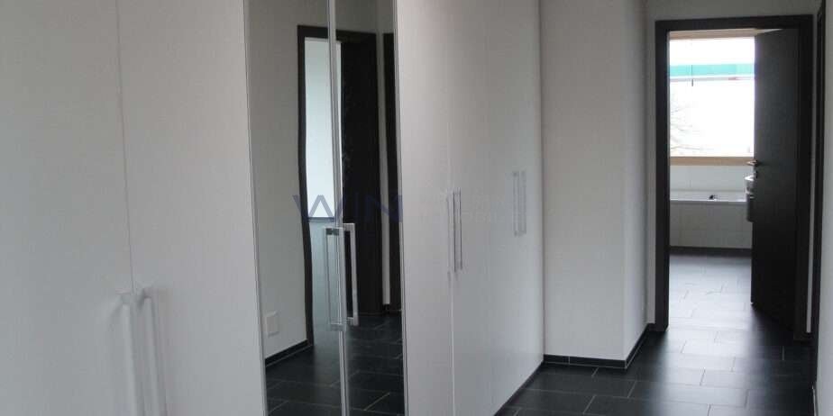8 rooms single house