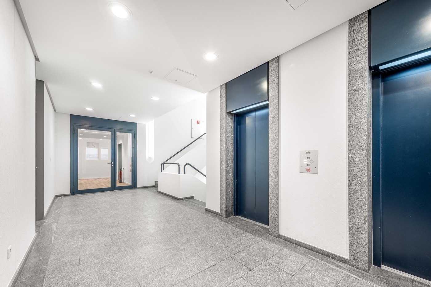 87m² office