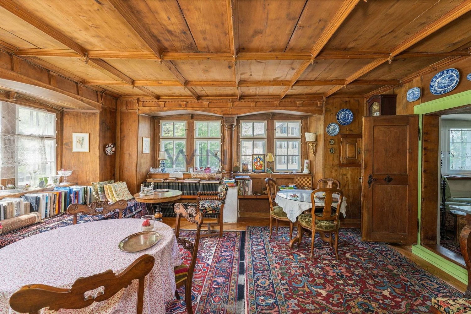 Casa singola con 19 stanze, foto 3 di 8
