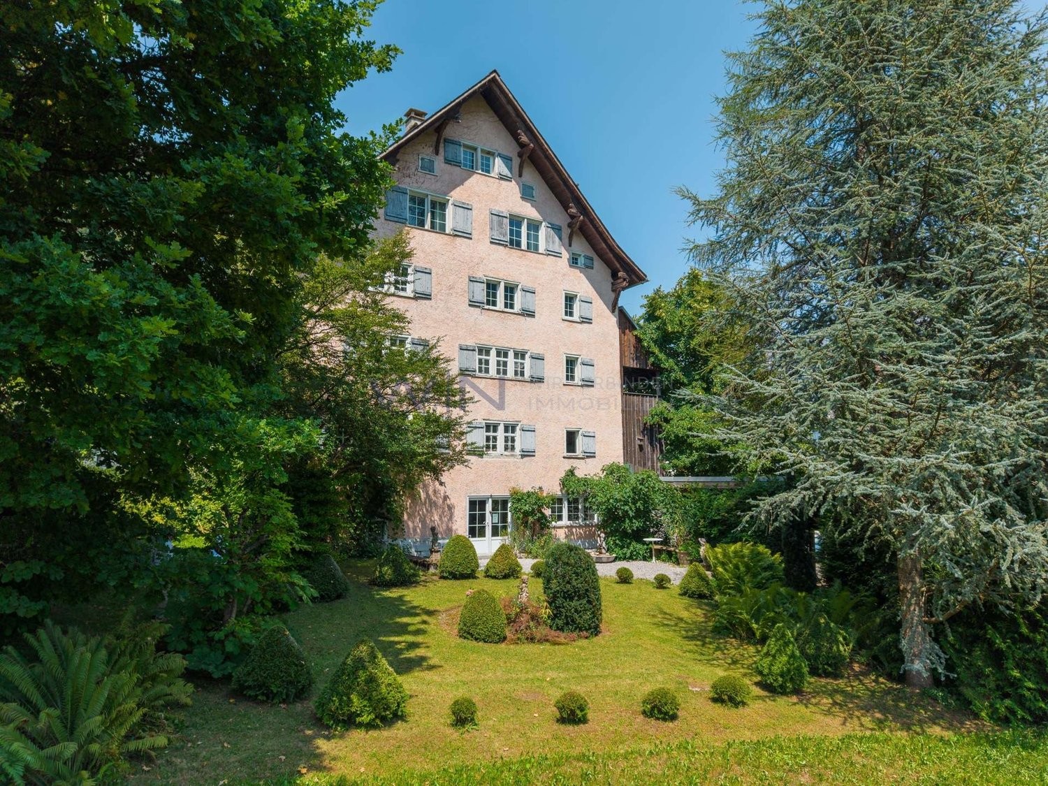 Casa singola con 19 stanze, foto 6 di 8