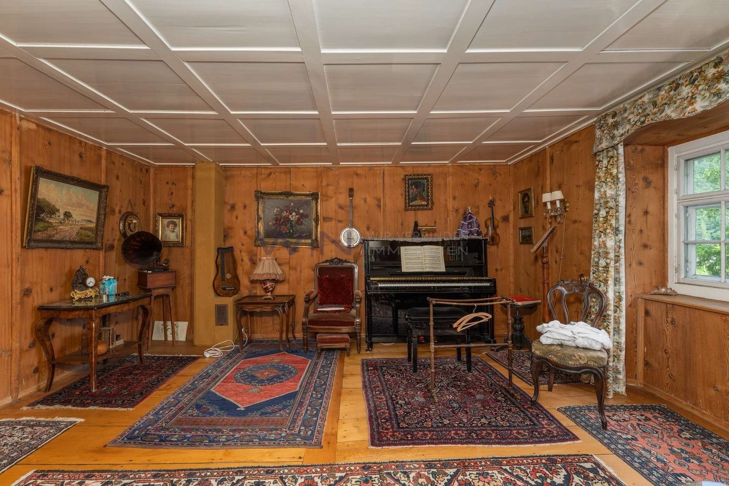 Casa singola con 19 stanze, foto 5 di 8