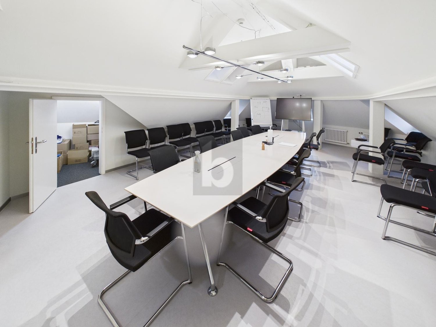 1000m² office
