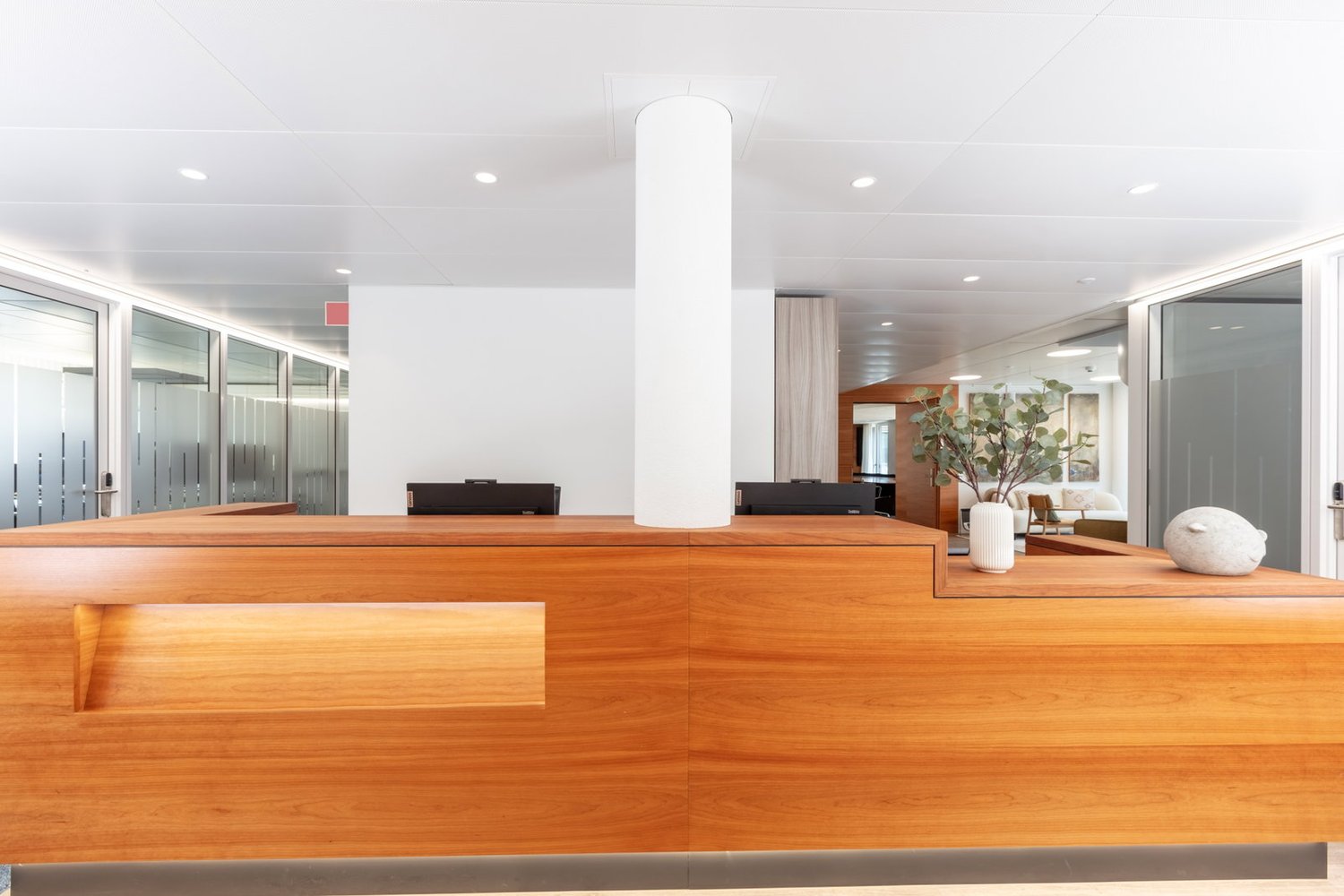60m² office
