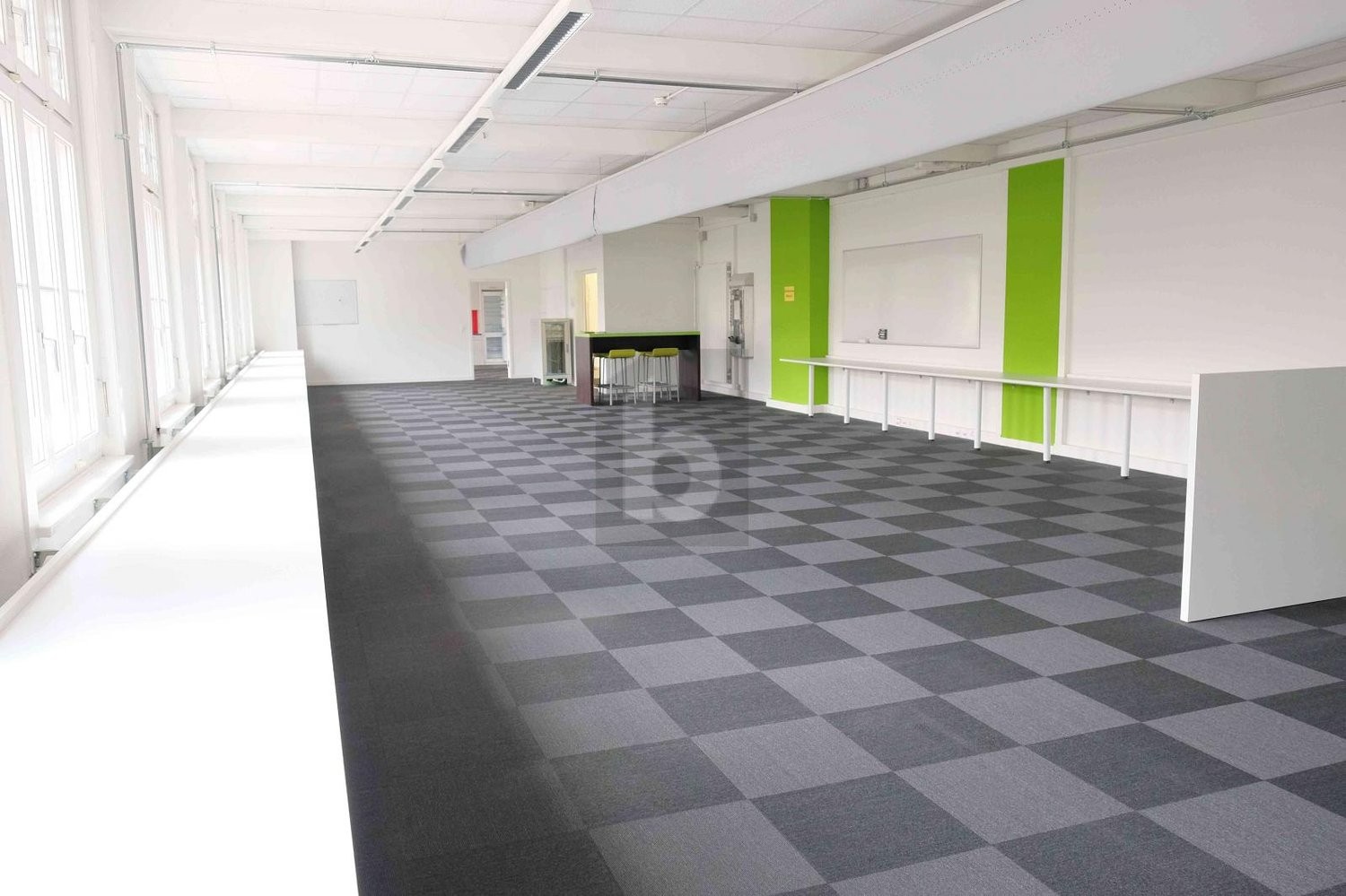 300m² office